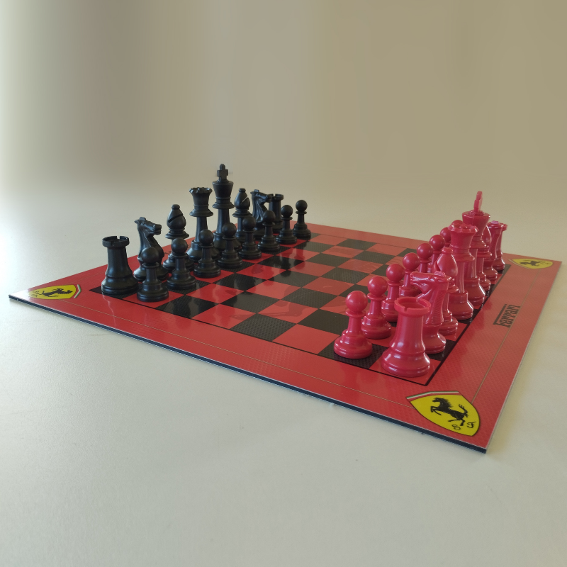 Objets et sculptures Pop Art Ferrari Chess aux enchères sur wallart21